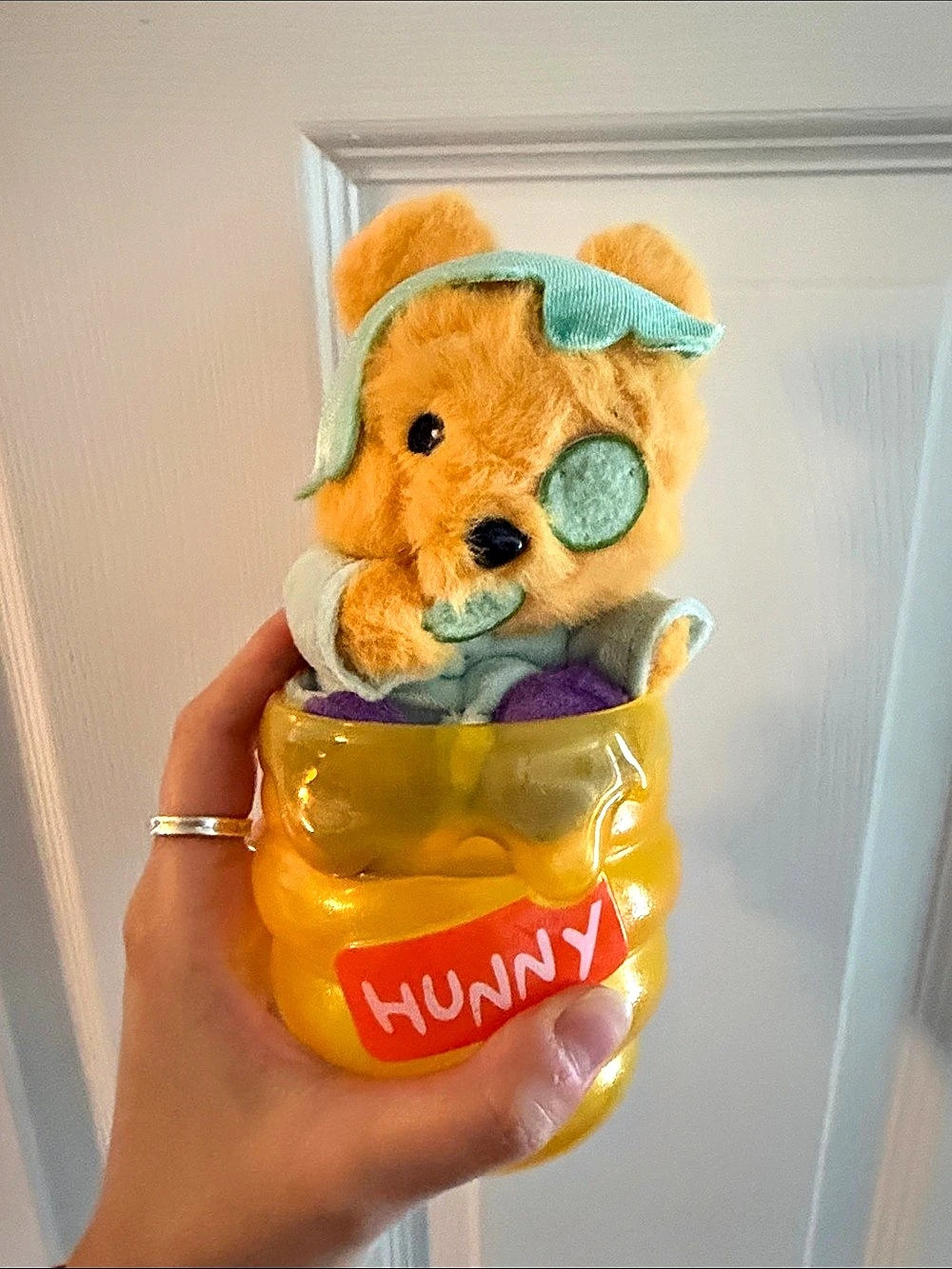 Disney Winnie the Pooh Hunny Hugs Mystery Plush - Spa Winnie Spa Plush Yellow &
